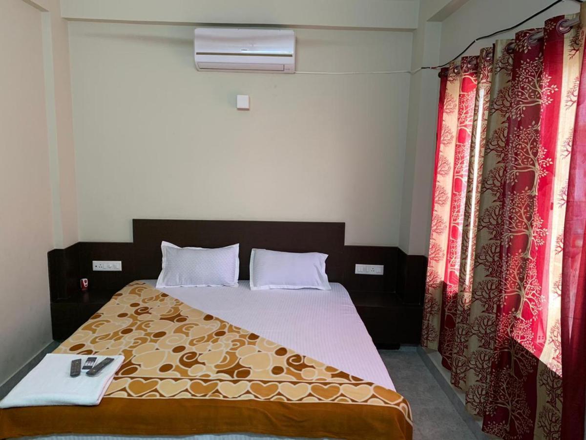 Strategic Inn Puri Buitenkant foto